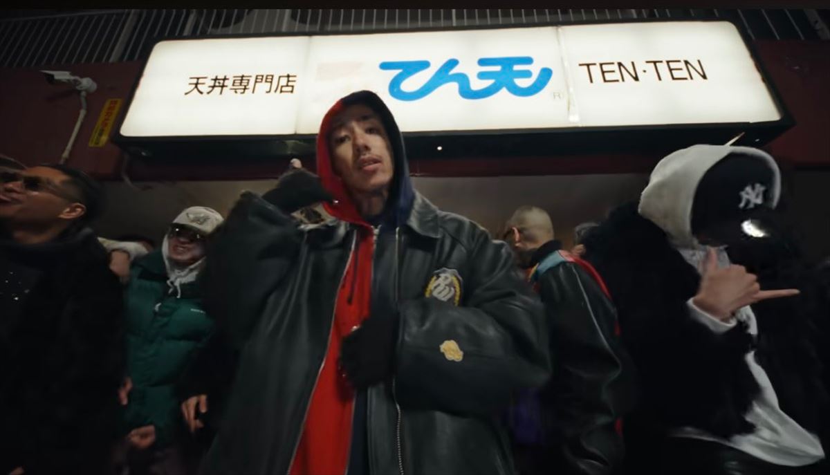 SKY-HI 千葉雄喜が『チーム友達』MVで着ていたROCAWEARジャケットを